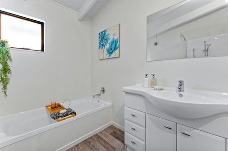 Photo of property in 2/19 Seaview Road, Glenfield, Auckland, 0629