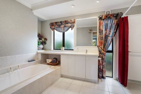 Photo of property in 156 Oceanbeach Road, Mount Maunganui, 3116