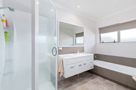 Photo of property in 102 Sereno Vista, Bellevue, Tauranga, 3110