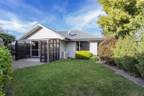 Photo of property in 2/28 Kirsten Place, Parklands, Christchurch, 8083
