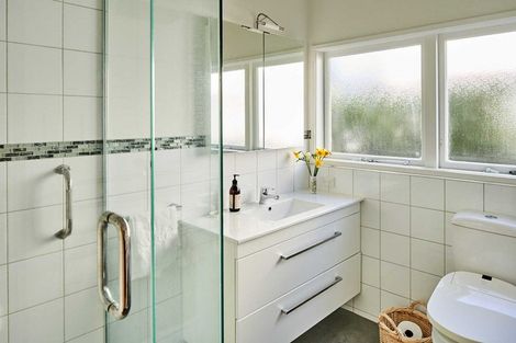 Photo of property in 143 Marine Parade, Eastbourne, Lower Hutt, 5013