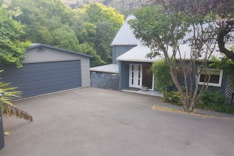 Photo of property in 18 Evans Pass Road, Sumner, Christchurch, 8081