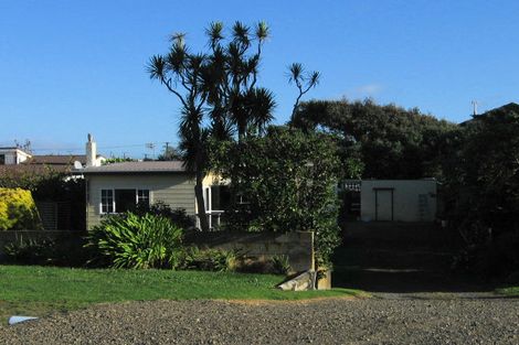 Photo of property in 4 Taiata Street, Waikanae Beach, Waikanae, 5036