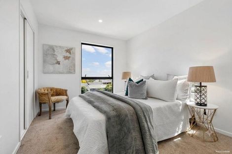 Photo of property in 3/62 Highland Drive, Highland Park, Auckland, 2010