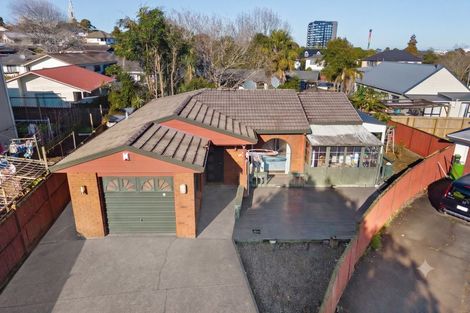Photo of property in 2/16 Ultima Place, Clover Park, Auckland, 2019