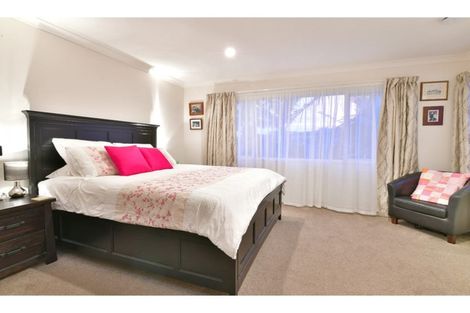 Photo of property in 33 Savoy Road, Orewa, 0931