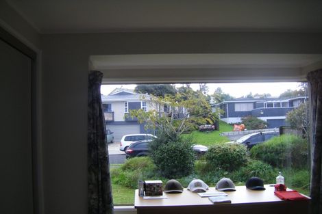 Photo of property in 8a The Rosebowl, Sunnyhills, Auckland, 2010