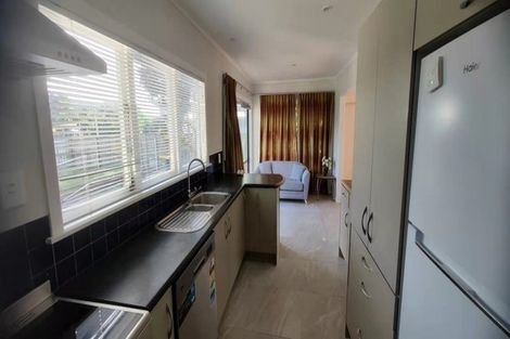 Photo of property in 3 Yeovil Road, Te Atatu Peninsula, Auckland, 0610