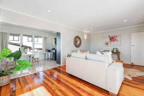 Photo of property in 3 Gladys Avenue, Glenfield, Auckland, 0629