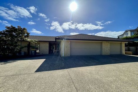 Photo of property in 11 Schopolo Place, Schnapper Rock, Auckland, 0632