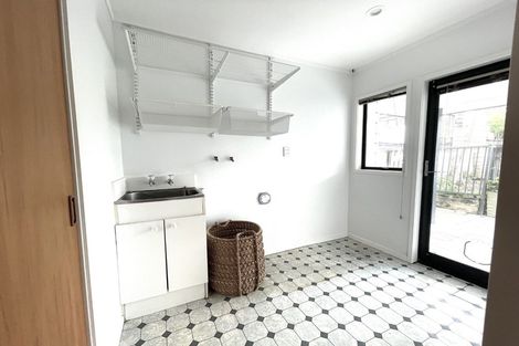 Photo of property in 7 Cherub Place, West Harbour, Auckland, 0618