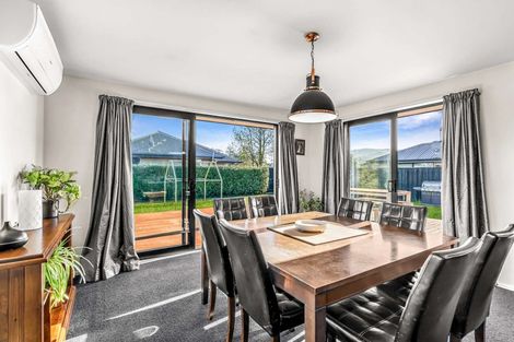 Photo of property in 8 Stonebridge Lane, Oxford, 7430