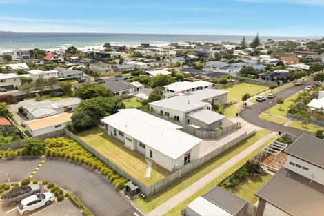 Photo of property in 15 Spinifex Street, Papamoa Beach, Papamoa, 3118