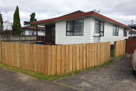 Photo of property in 2/30 Karepo Crescent, Ranui, Auckland, 0612