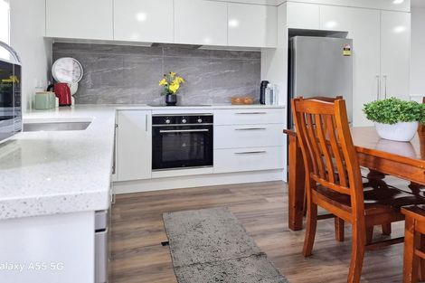 Photo of property in 62d Glendale Road, Glen Eden, Auckland, 0602