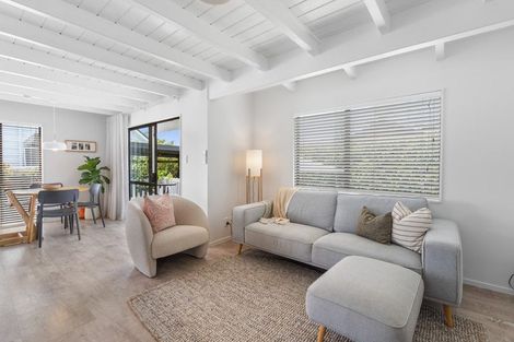 Photo of property in 16b Bay Street, Red Beach, 0932