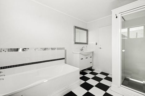 Photo of property in 42 Busby Hill, Havelock North, 4130