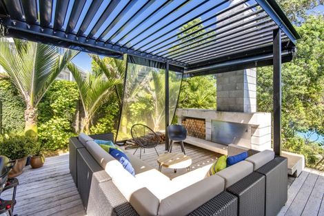 Photo of property in 10a First Avenue, Stanley Point, Auckland, 0624