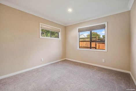Photo of property in 2 Harding Avenue, Te Atatu South, Auckland, 0610