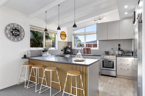 Photo of property in 52 The Circle, Manly, Whangaparaoa, 0930