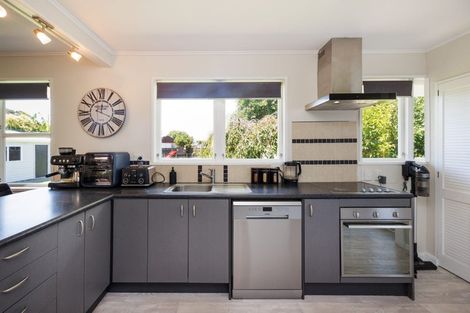 Photo of property in 14 Motuoapa Place, Kelvin Grove, Palmerston North, 4414