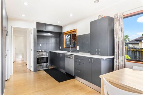 Photo of property in 2/9 Applewood Drive, Henderson, Auckland, 0612