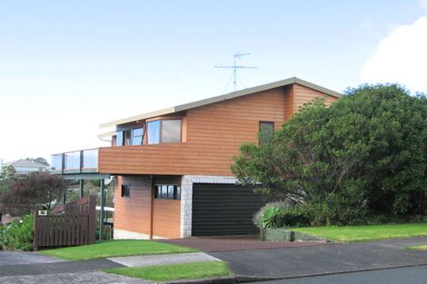 Photo of property in 10 Halldene Terrace, Red Beach, 0932