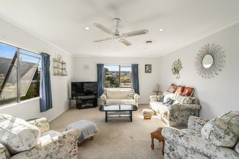 Photo of property in 124 Given Avenue, Whangamata, 3620
