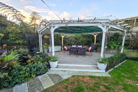 Photo of property in 25 Waitemata Drive, One Tree Point, 0118