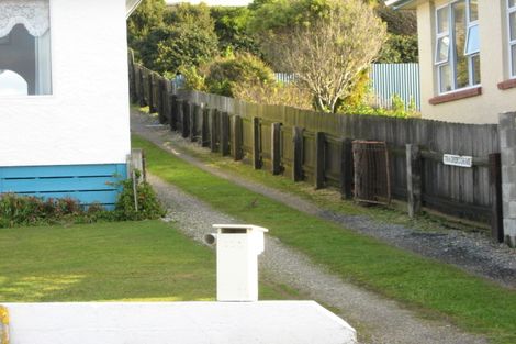Photo of property in 130 Marine Parade, Bluff, 9814