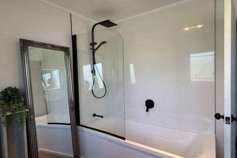 Photo of property in 24 Springtime Crescent, Stanmore Bay, Whangaparaoa, 0932