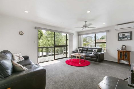 Photo of property in 12 Fitzherbert Avenue, West Harbour, Auckland, 0618