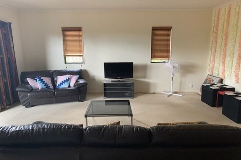 Photo of property in 28 Lorikeet Place, Unsworth Heights, Auckland, 0632