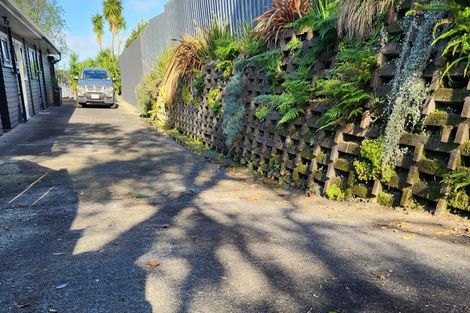 Photo of property in 2/44 Waimumu Road, Massey, Auckland, 0614