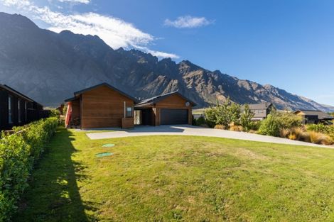 Photo of property in 1 Hovingham Court, Jacks Point, Queenstown, 9371