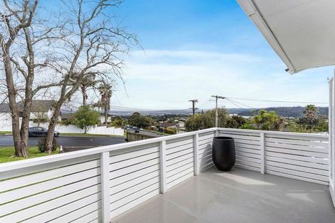 Photo of property in 3 Mayall Avenue, Beach Haven, Auckland, 0626