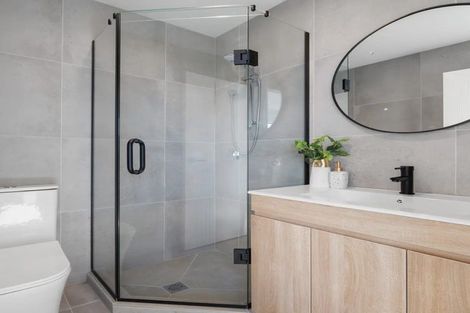 Photo of property in 2/113 Te Atatu Road, Te Atatu South, Auckland, 0610