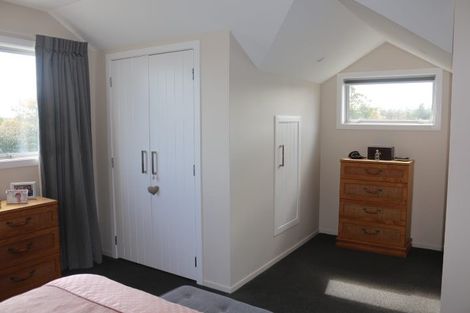 Photo of property in 11 Winston Avenue, Hokowhitu, Palmerston North, 4410