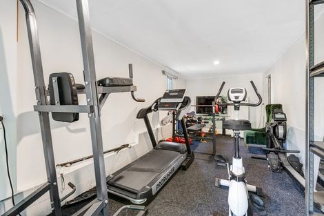 Photo of property in 8 Teviot Place, Totara Vale, Auckland, 0629