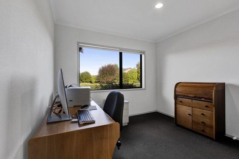 Photo of property in 3 Larlin Heights, Hawera, 4675