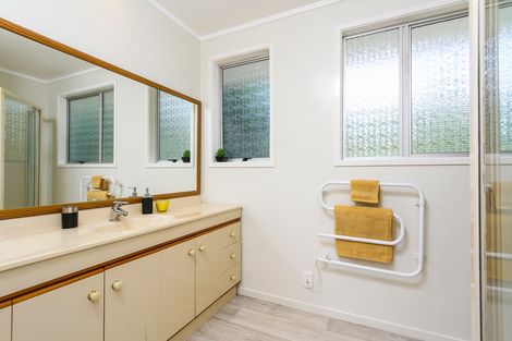 Photo of property in 30 Donovan Avenue, Massey, Auckland, 0614