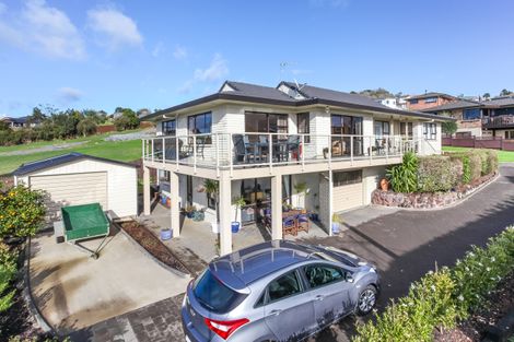 Photo of property in 6 Tremen Place, Pukekohe, 2120