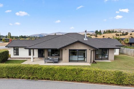 Photo of property in 27 Marbleleaf Lane, Albert Town, Wanaka, 9305