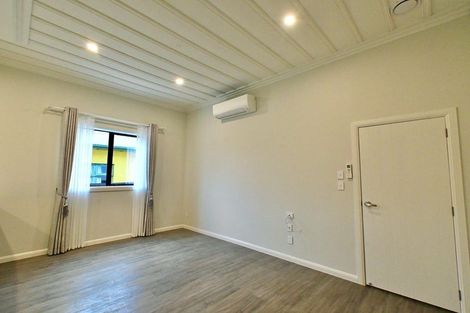 Photo of property in 8 Chelsea Avenue, Otahuhu, Auckland, 1062