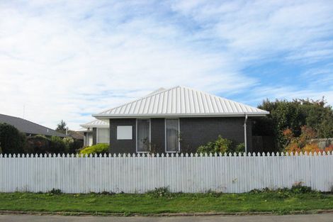Photo of property in 28 Takaro Avenue, Sockburn, Christchurch, 8042