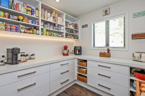 Photo of property in 1 Te Roera Drive, Taradale, Napier, 4112