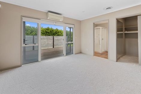 Photo of property in 27 Johnstone Drive, Fitzherbert, Palmerston North, 4410