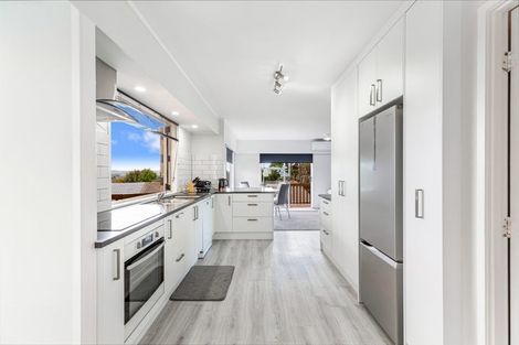 Photo of property in 26 Longreach Drive, Sunnyvale, Auckland, 0612