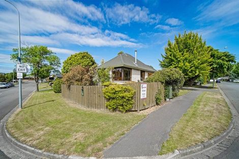 Photo of property in 2 Inglewood Place, Avonhead, Christchurch, 8042