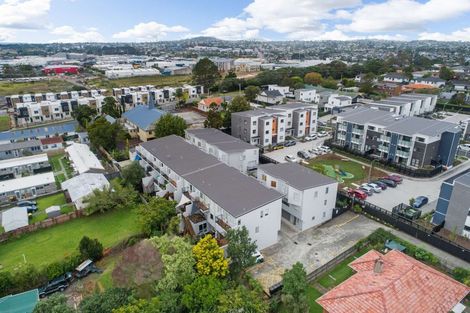 Photo of property in 11/6 Islington Avenue, New Lynn, Auckland, 0600